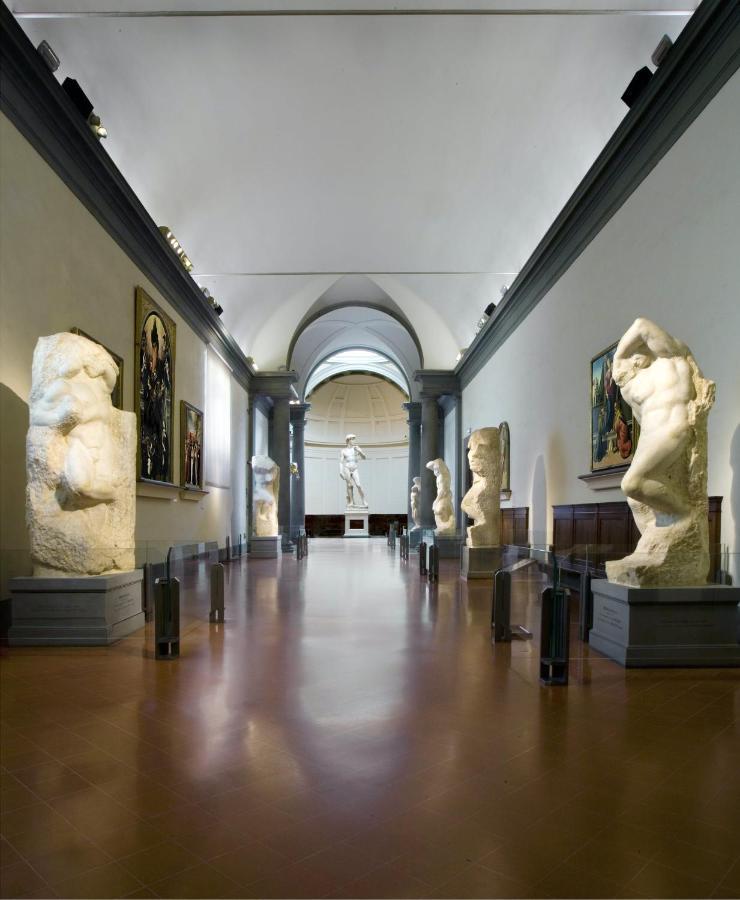 Historic Center Palace - Huge 4 Bedrooms Santa Croce Apartment - By LikehomeFirenze Bagian luar foto