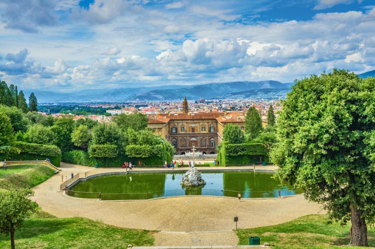 Historic Center Palace - Huge 4 Bedrooms Santa Croce Apartment - By LikehomeFirenze Bagian luar foto