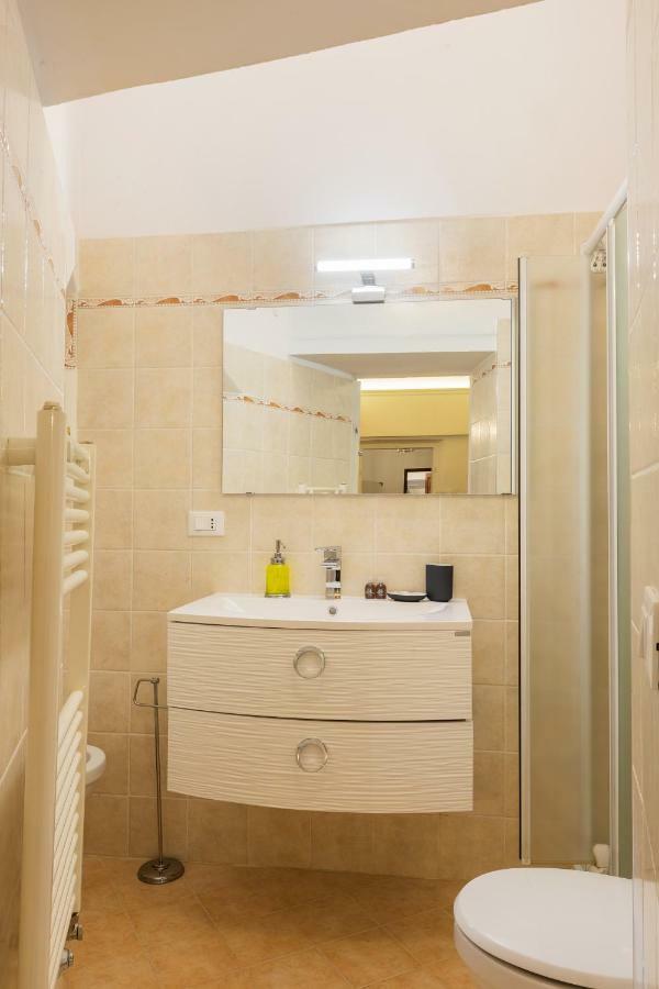Historic Center Palace - Huge 4 Bedrooms Santa Croce Apartment - By LikehomeFirenze Bagian luar foto