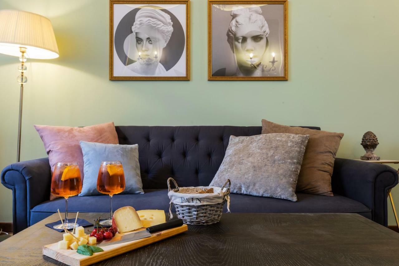 Historic Center Palace - Huge 4 Bedrooms Santa Croce Apartment - By LikehomeFirenze Bagian luar foto