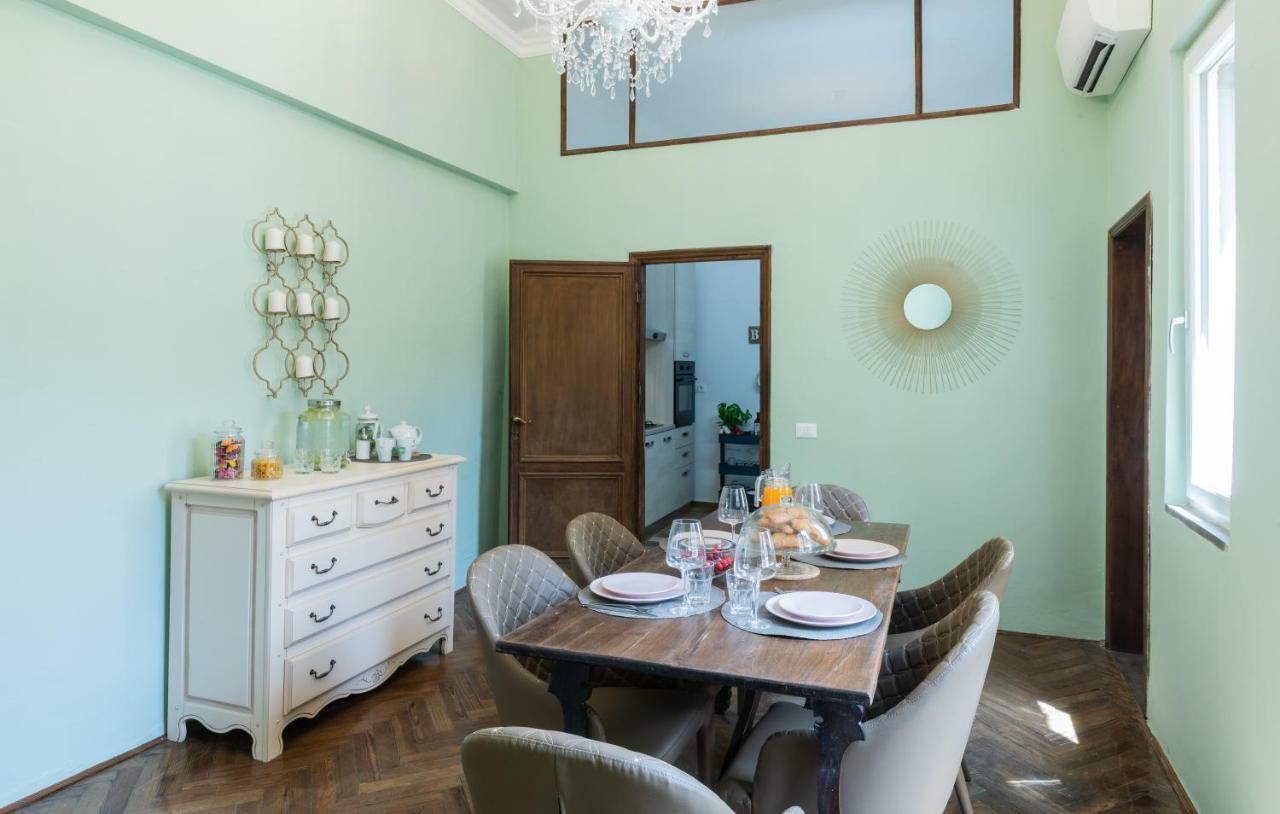 Historic Center Palace - Huge 4 Bedrooms Santa Croce Apartment - By LikehomeFirenze Bagian luar foto