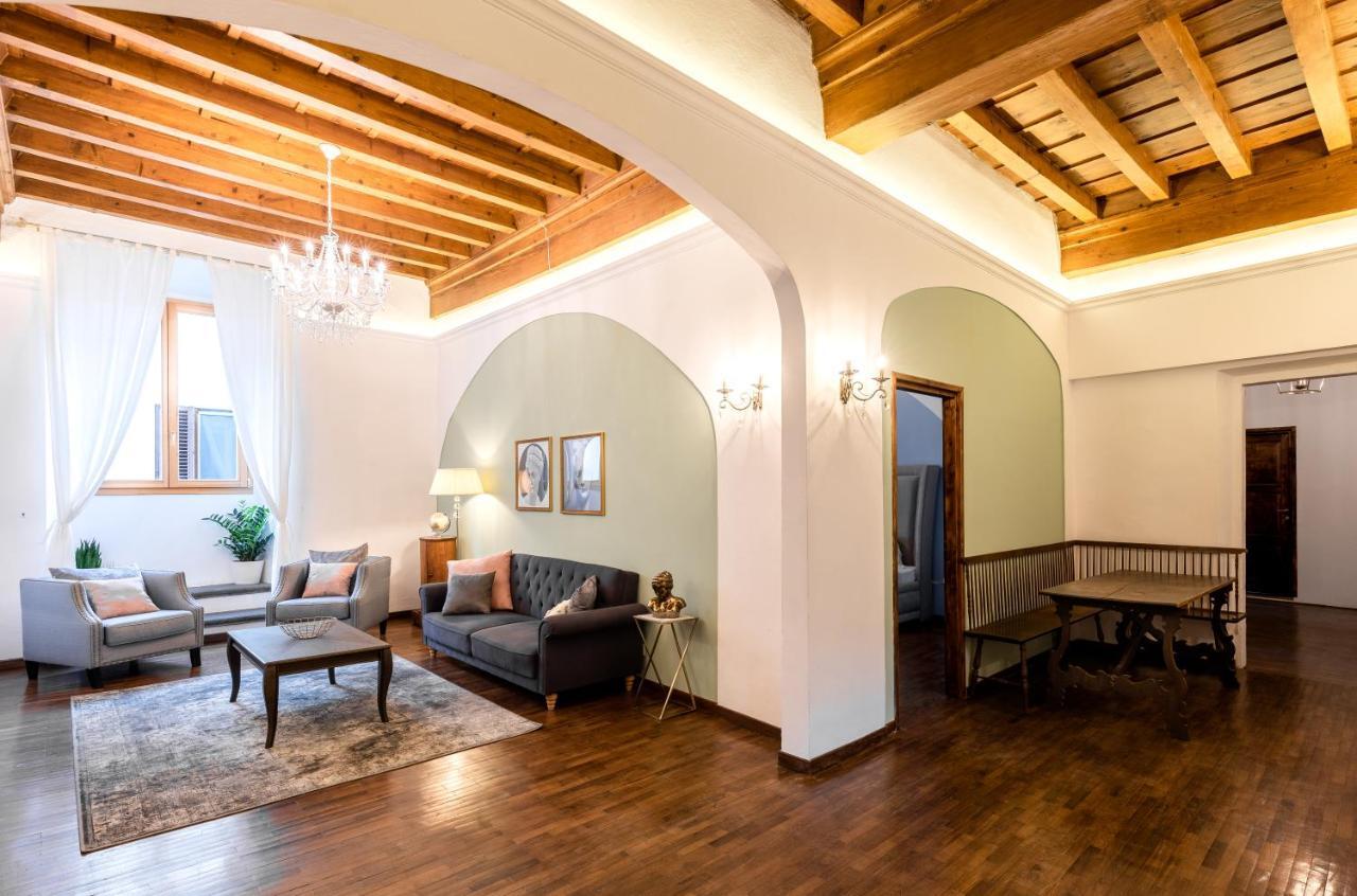 Historic Center Palace - Huge 4 Bedrooms Santa Croce Apartment - By LikehomeFirenze Bagian luar foto