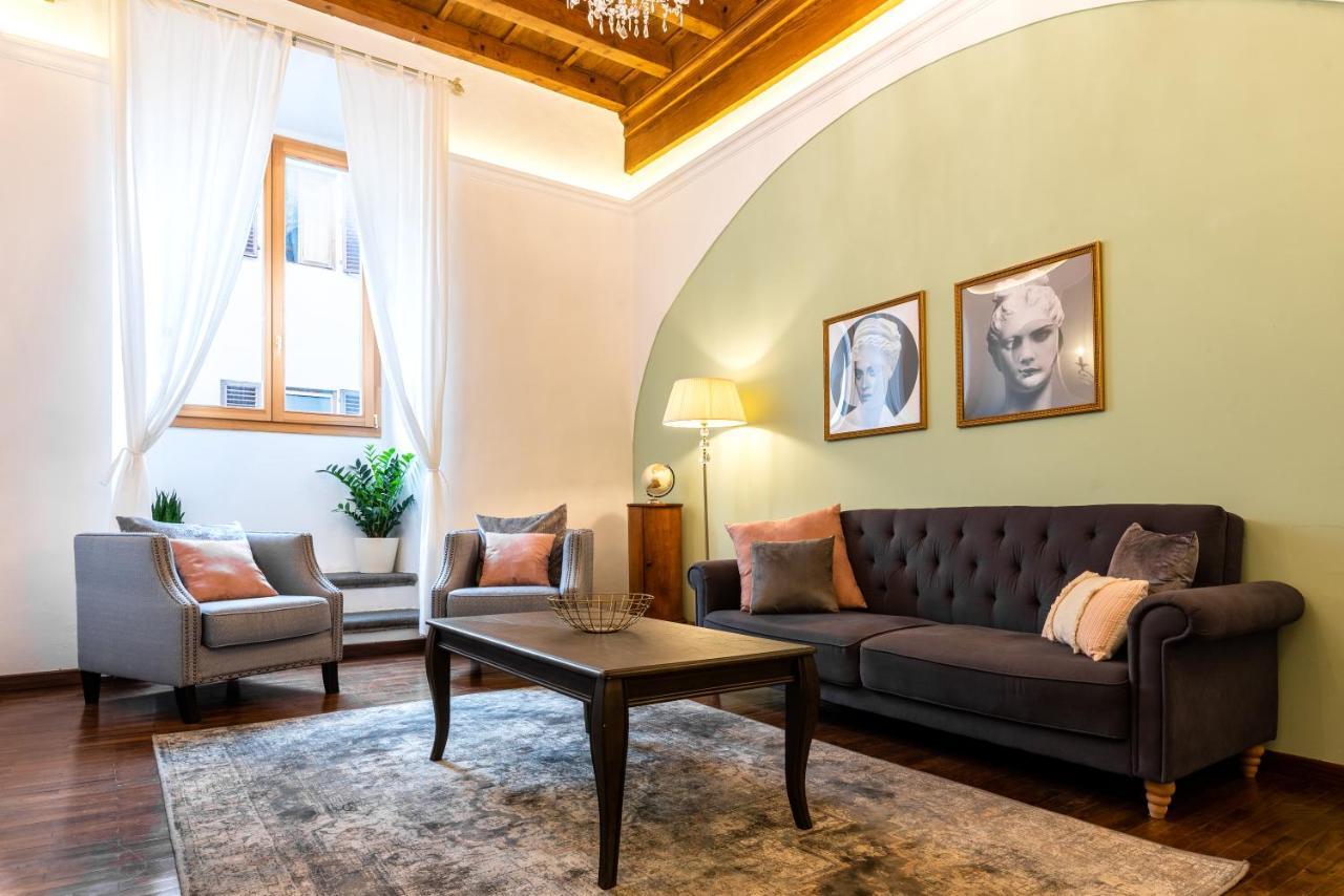Historic Center Palace - Huge 4 Bedrooms Santa Croce Apartment - By LikehomeFirenze Bagian luar foto
