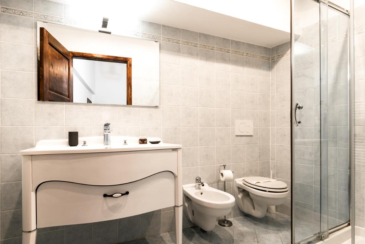Historic Center Palace - Huge 4 Bedrooms Santa Croce Apartment - By LikehomeFirenze Bagian luar foto