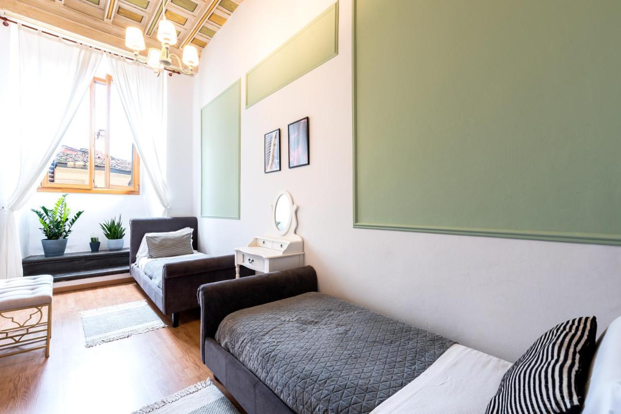 Historic Center Palace - Huge 4 Bedrooms Santa Croce Apartment - By LikehomeFirenze Bagian luar foto