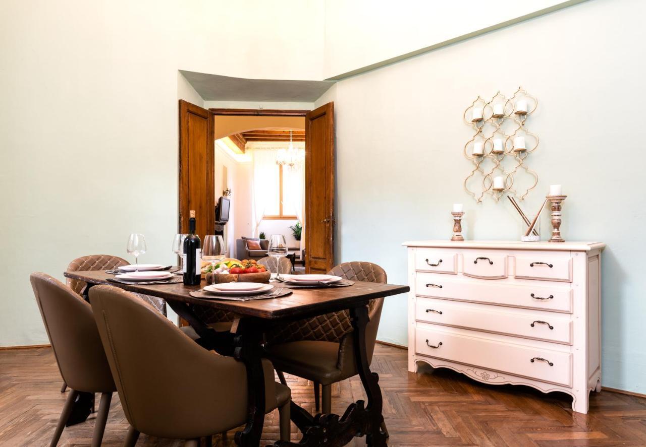 Historic Center Palace - Huge 4 Bedrooms Santa Croce Apartment - By LikehomeFirenze Bagian luar foto
